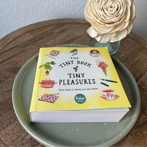 🆓 FWB The Tiny Book of Tiny Pleasures